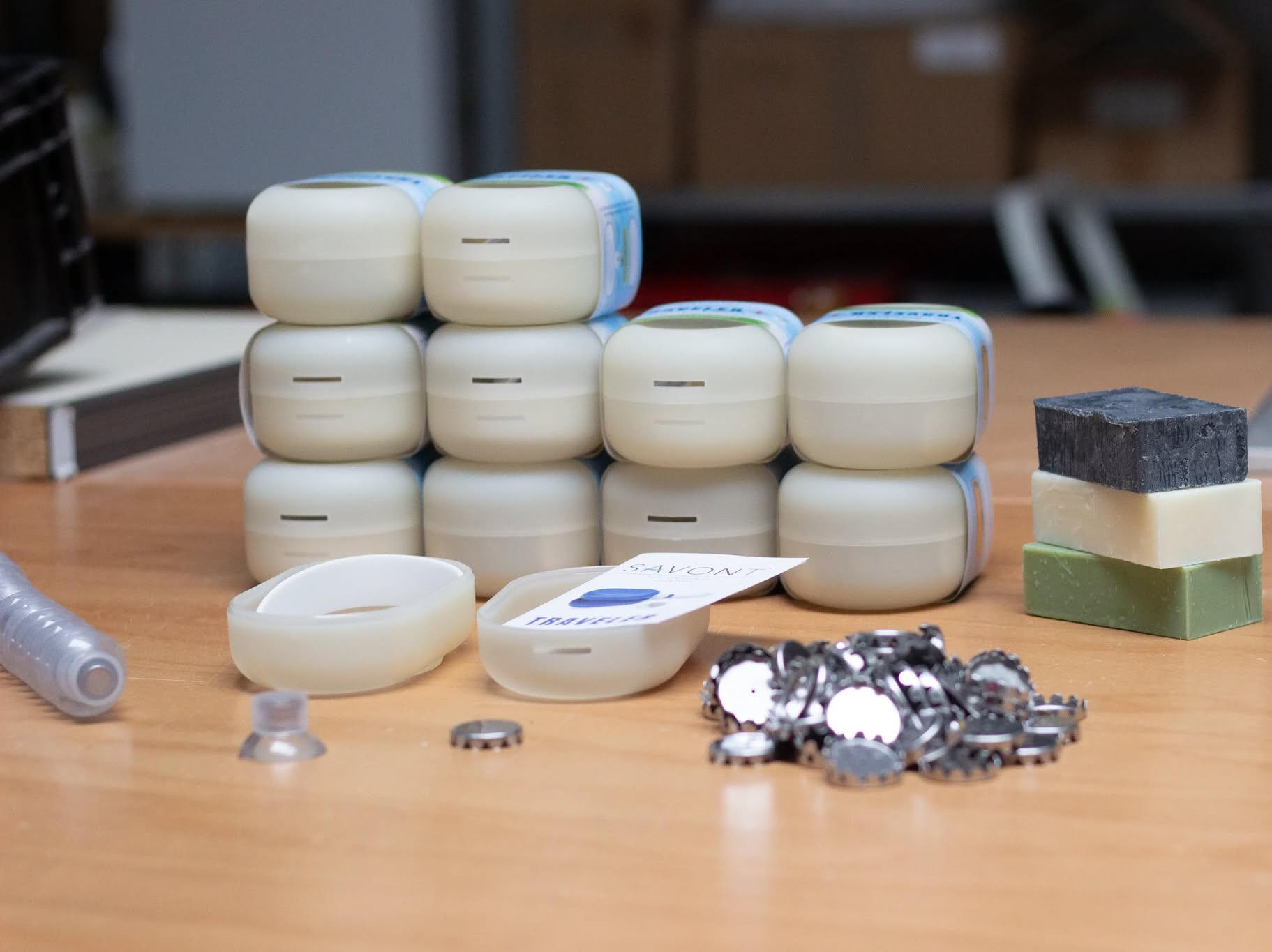 Konfektionierte Produktkomponenten als Beispiel für Lohnmontage und Verpackung kleiner Serien bei Fairsavont